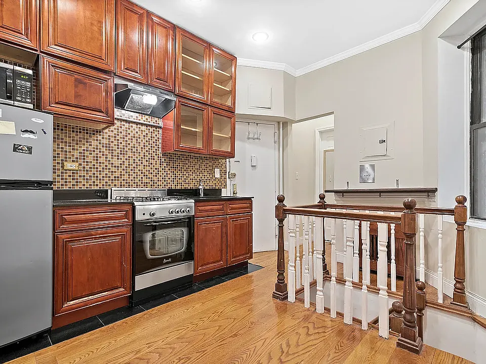 144 Sullivan St #1