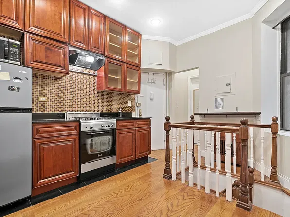 144 Sullivan St APT 1, New York, NY 10012