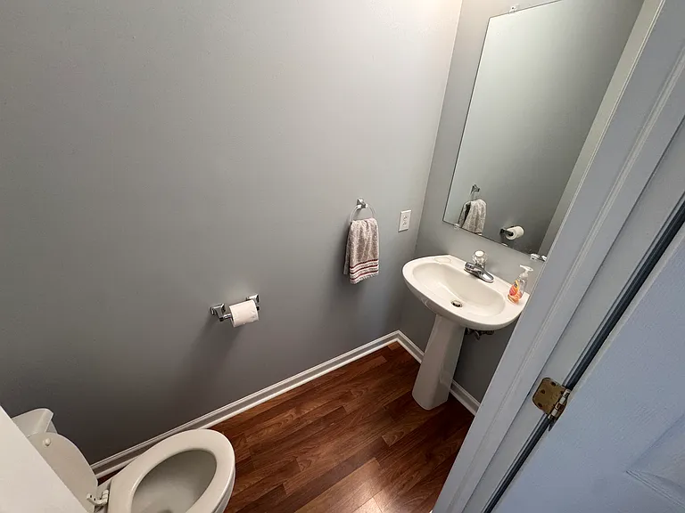 384 Oneida Dr — Photo 7