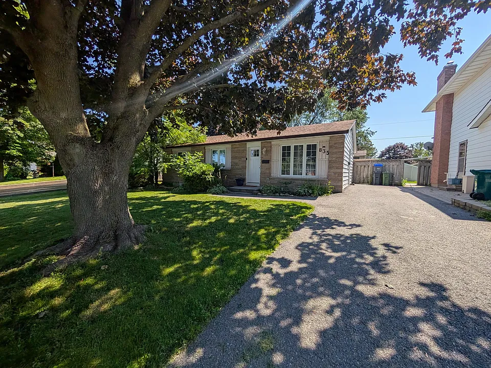 835 Pembridge Cres #1