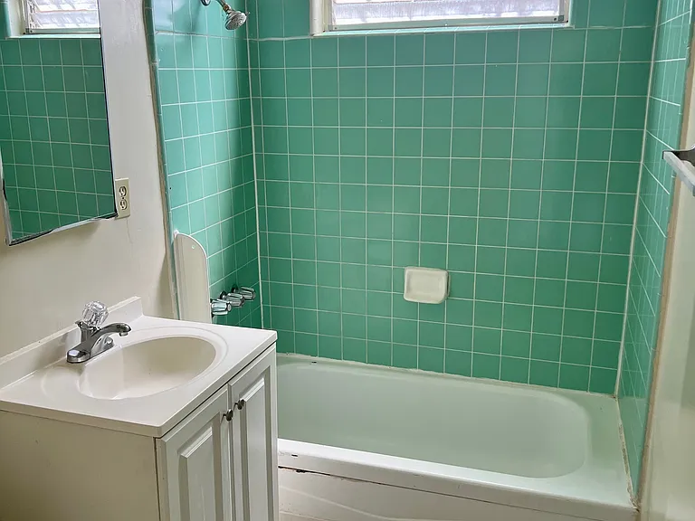 837 Victor Ave #10 — Photo 5