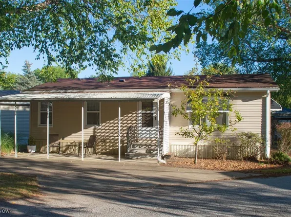 8 Birch Ln, Olmsted Falls, OH 44138