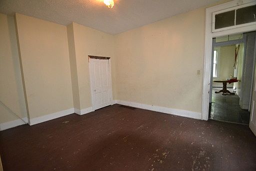 4th image of 2322 Glenway Ave