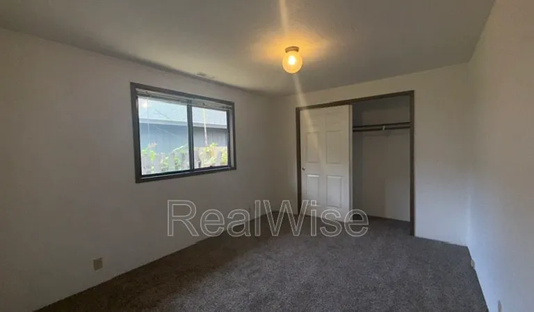 1132 NE Barager Ave — Photo 23