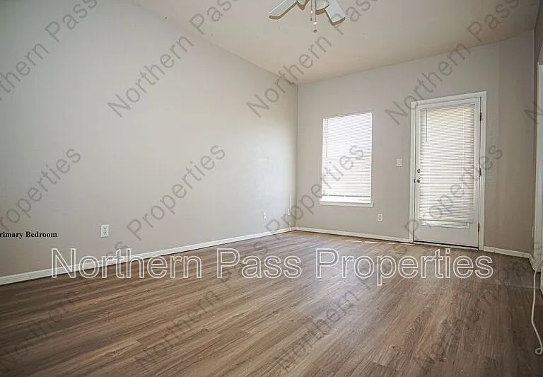 528 Green Village Ct #B — Photo 13