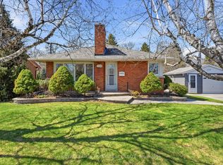 250 Meadow Rd, Whitby, ON L1N 3K2