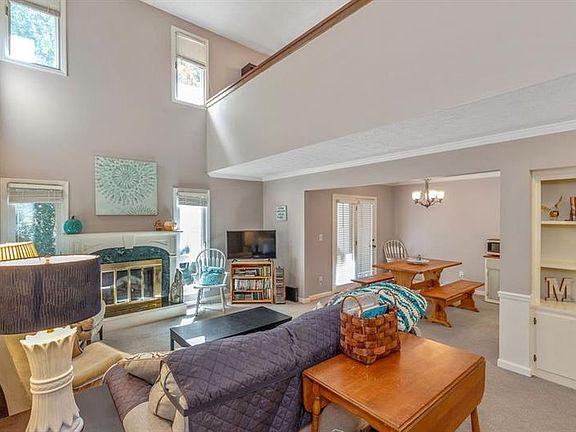 3rd image of 2542 Cedar Canyon Dr SE