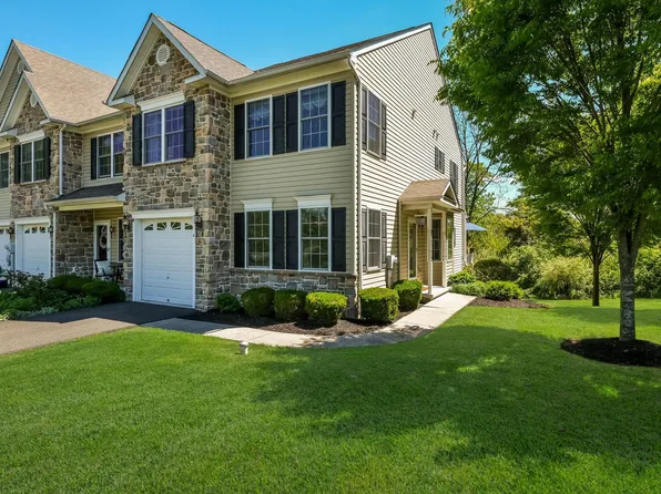 4 Woodspring Cir, Sellersville, PA 18960