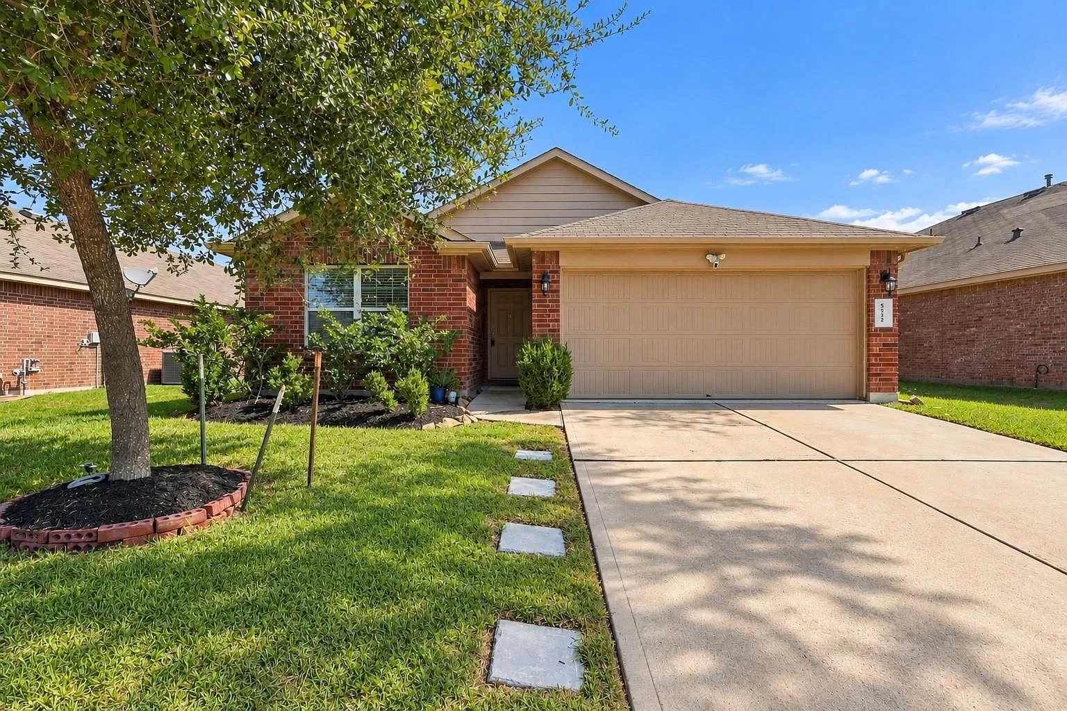 3 bed, 2.0 bath, 1446 sqft, $2,100 — Photo 1