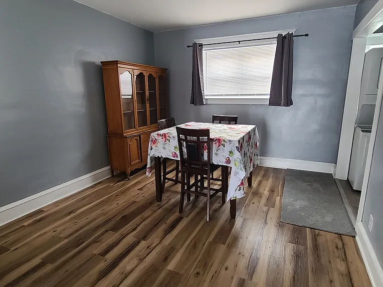 210 Long Ln — Photo 7