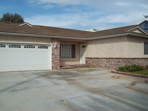 3rd image of 1219 W Badillo St