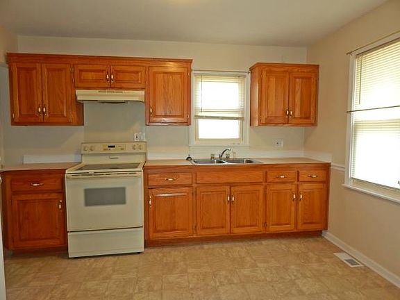 4th image of 1600 Terry St