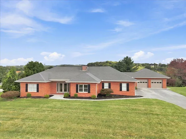 1272 Stonewall Jackson Dr, Dandridge, TN 37725