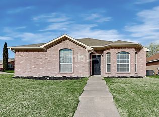 801 Timber Oaks Ln, Arlington, TX 76010