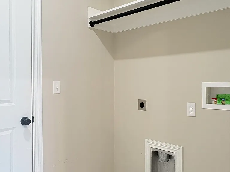 1212 Shallowford St — Photo 15