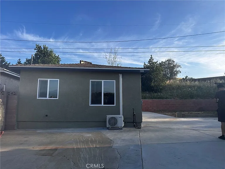 1564 W Phillips Blvd — Photo 4