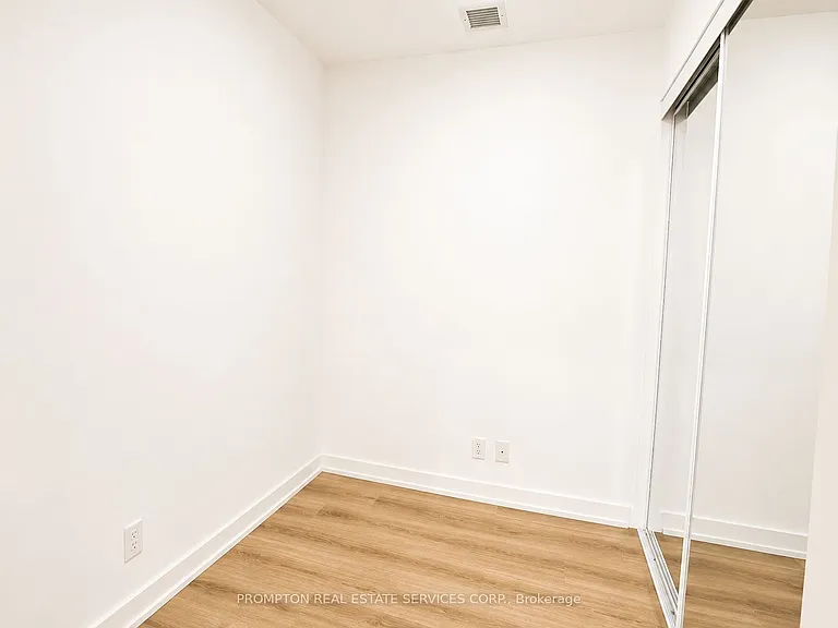 7950 Bathurst St #813 — Photo 6