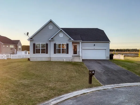 275 Stonebridge Dr, Felton, DE 19943