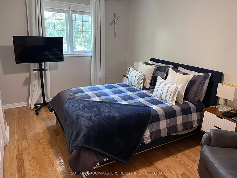 823 Robson Pl — Photo 11
