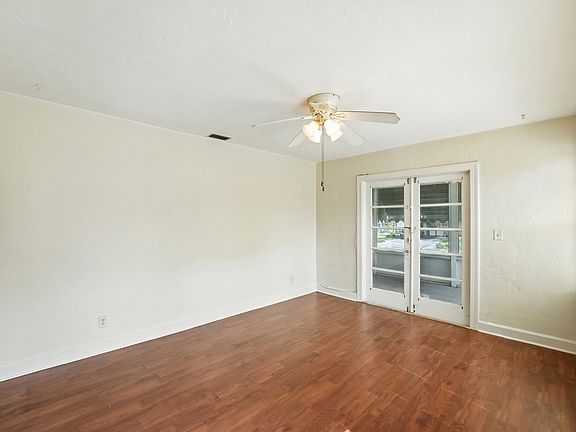 4th image of 830 Nelson St
