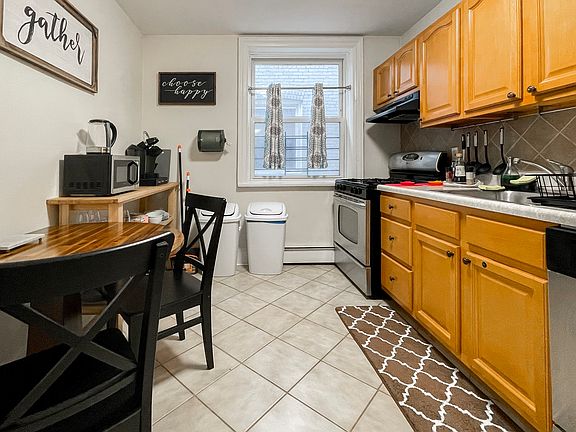 5th image of 990 Carroll St APT 1F