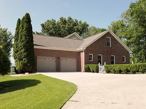 4th image of 134 Spring Lake Dr
