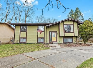 2621 Armada Dr, Auburn Hills, MI 48326