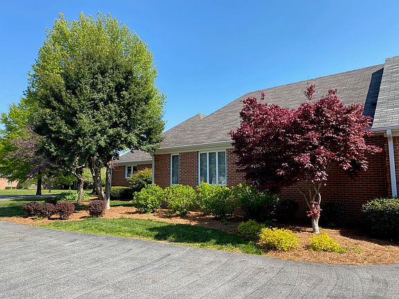 2nd image of 816 Albemarle Dr