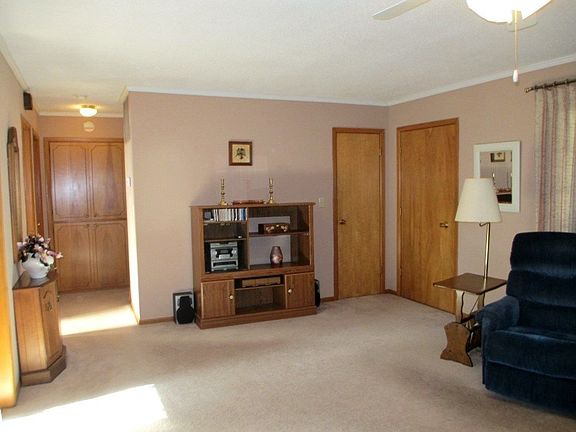2nd image of 220 S Illinois Ave