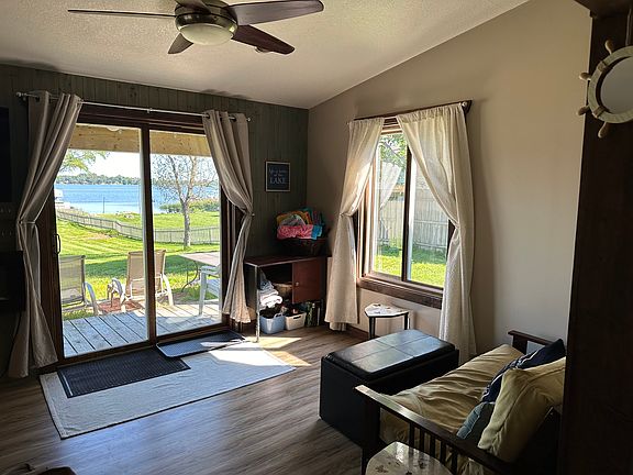 3rd image of 3471 Interlachen Dr NE