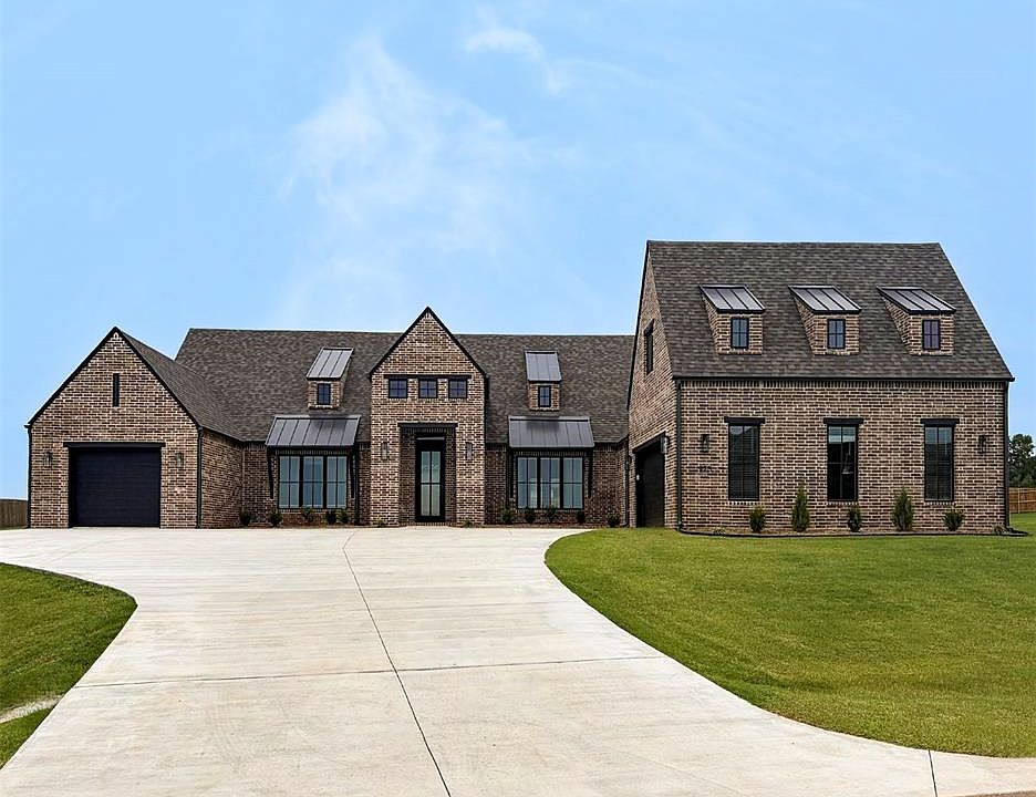 1st image of 975 Trunci Cir