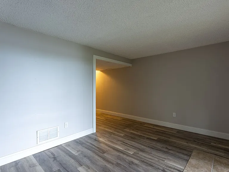 1318 Evergreen — Photo 20
