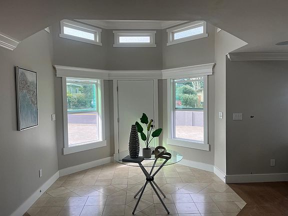 3rd image of 487 Manor Dr