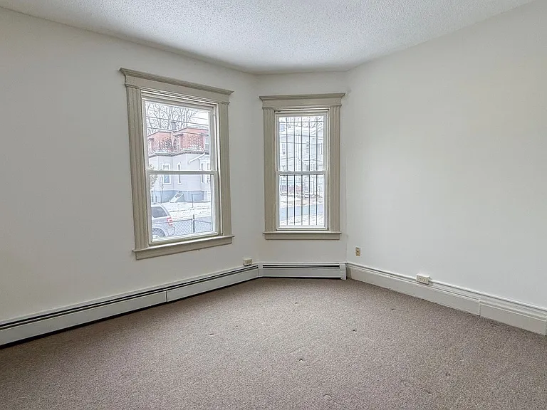 31-33 Bond St — Photo 3