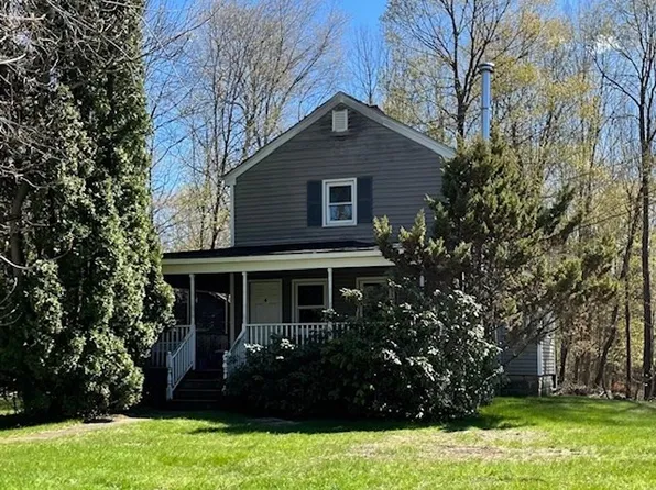 41 Main St, Hubbardston, MA 01452