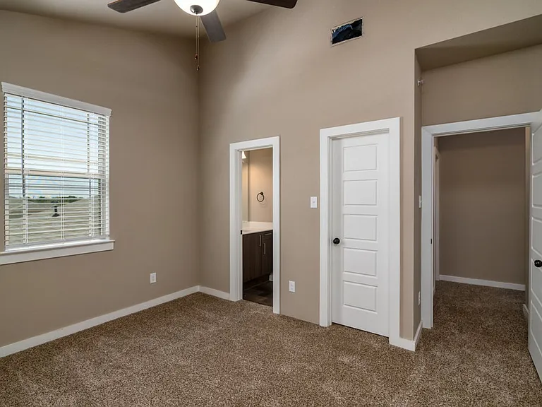635 Wheatfield Dr — Photo 10