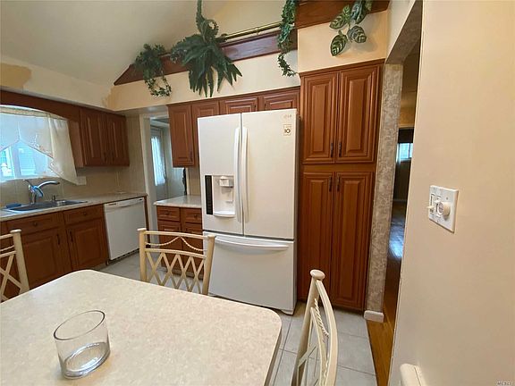 3rd image of 2 Martin Ln