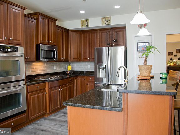 3rd image of 2631 Eastbourne Dr