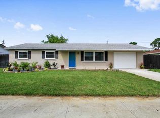 452 Alemeda Dr, Palm Springs, FL 33461