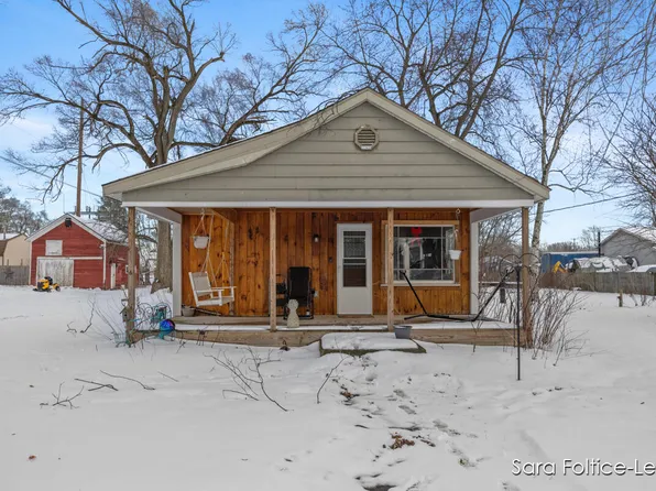 17076 2nd St, Nunica, MI 49448