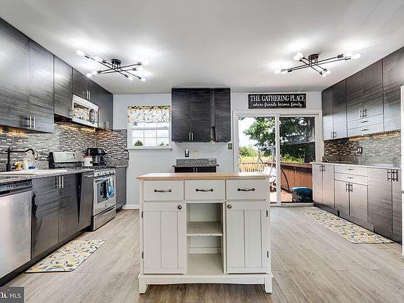 5th image of 14374 Seabury Ct