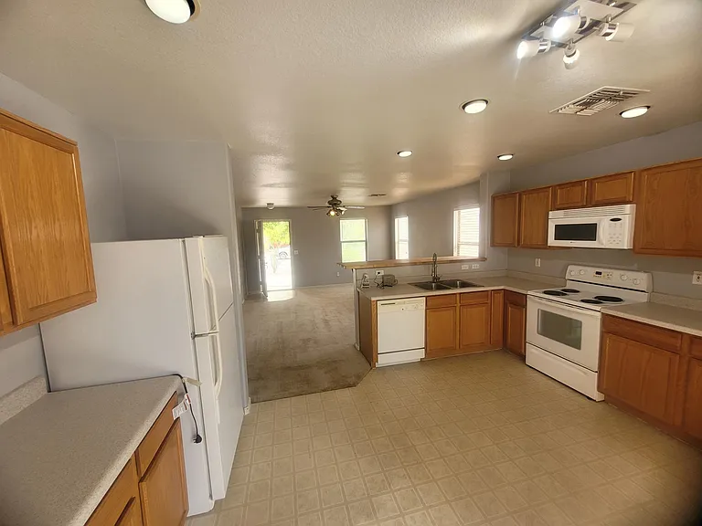 2739 W Silver Creek Ln — Photo 15