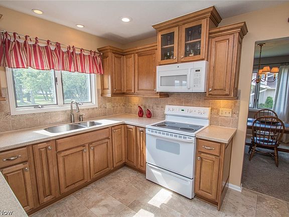 3rd image of 14964 Sherwood Dr