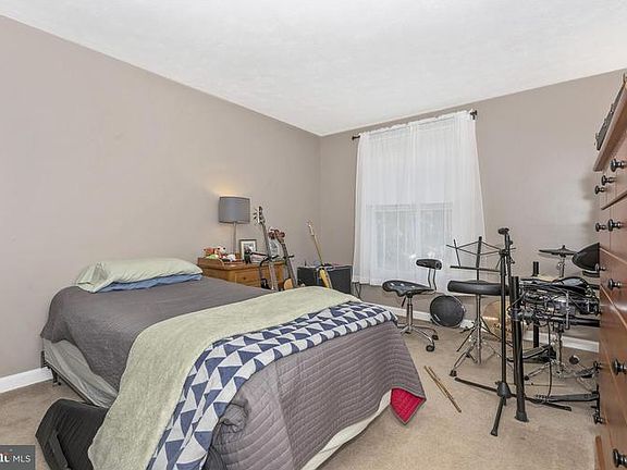 4th image of 4395 Agate Ct