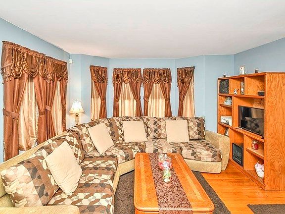 4th image of 485 Hyde Park Ave #7