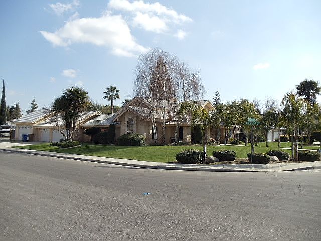 2nd image of 1720 Sprucehaven St