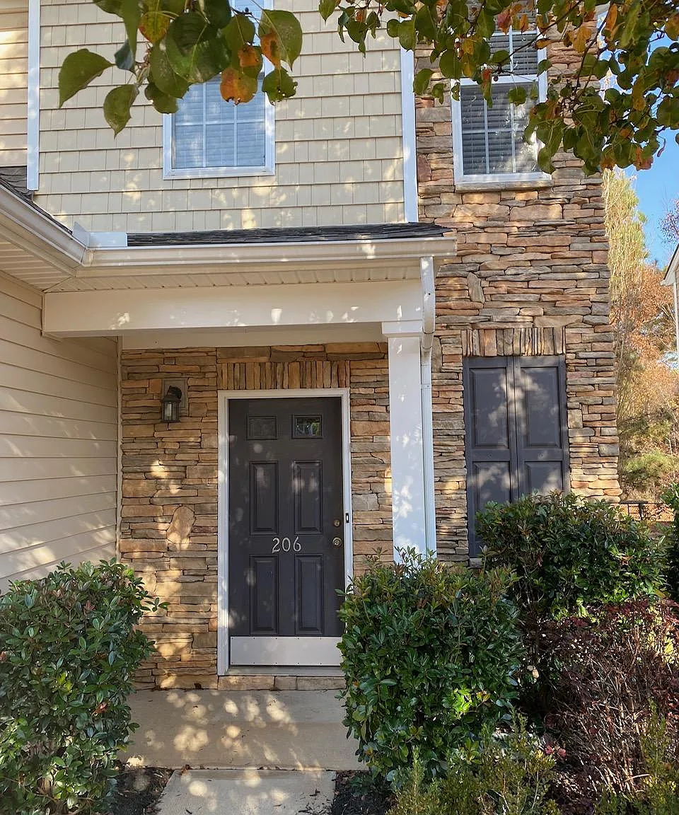 206 Knoll Ridge Dr — Photo 2