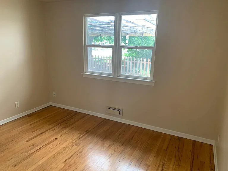 5540 Dudley Ct — Photo 11