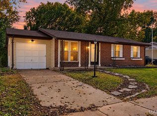 2942 Chance Dr, Florissant, MO 63031