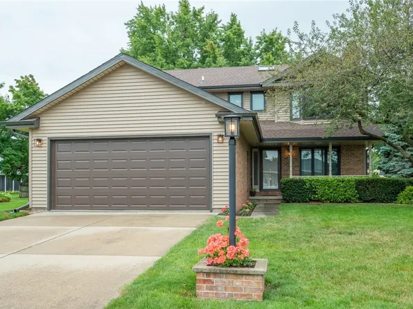 2403 N 6th Ave E, Newton, IA 50208